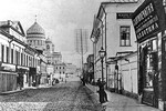 Репродукция открытки начала XX века с изображением улицы Волхонки