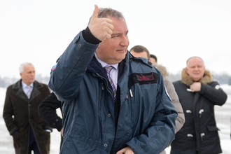 Заместитель председателя правительства РФ Дмитрий Рогозин на презентации авиационного комплекса МиГ-35 на территории Производственного комплекса № 1 АО «РСК “МиГ” в Луховицах Московской области