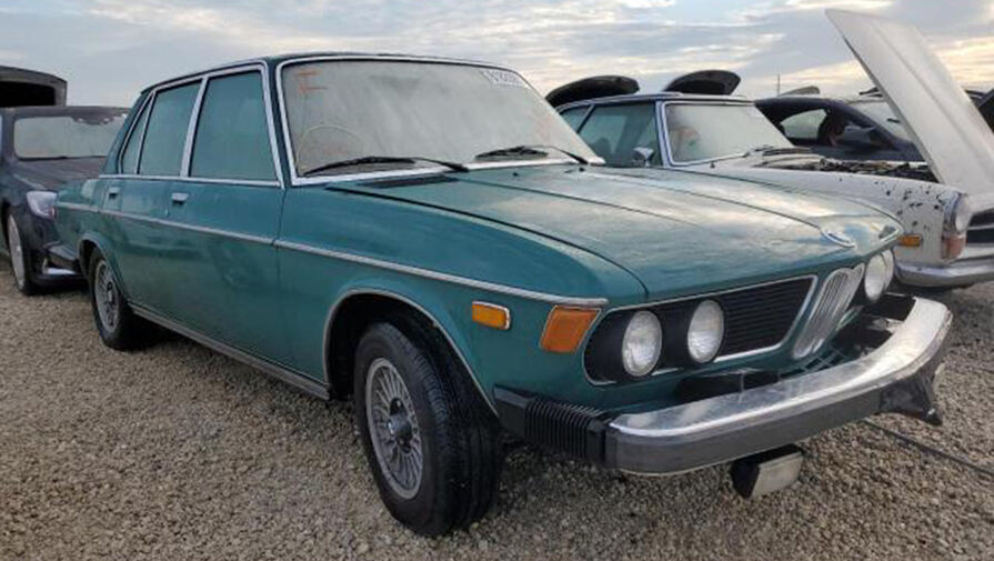 BMW Жаклин Кеннеди попал на аукцион битых автомобилей после урагана в США