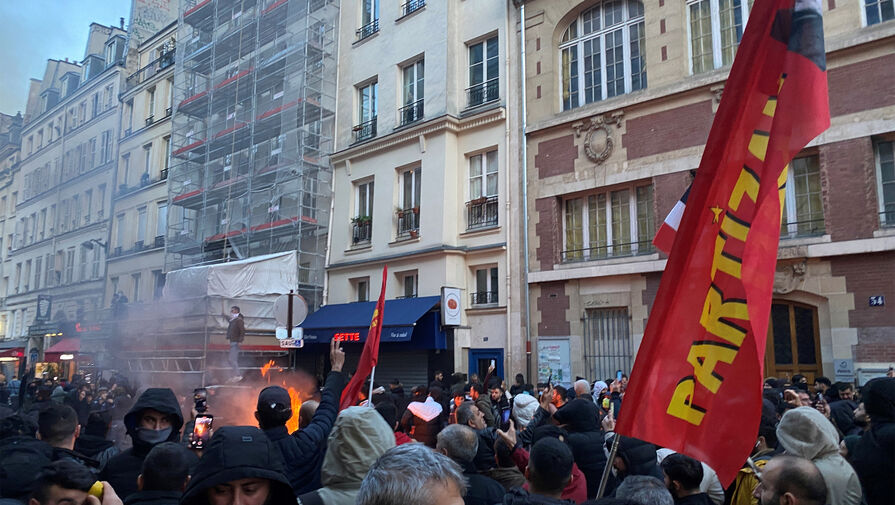 Во время протестов курдов в Париже пострадали более 30 полицейских