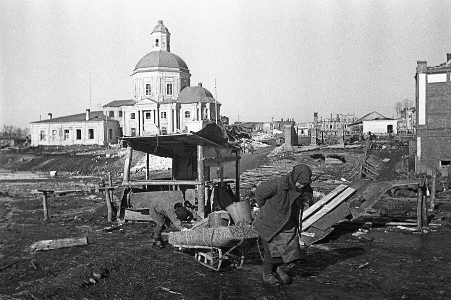 Улицы Вязьмы (Смоленская область) после освобождения от фашистской оккупации, 1943 год
