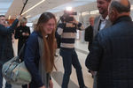 Мария Бутина, освобожденная из тюрьмы в США, с отцом Валерием Бутиным (справа) в международном аэропорту Шереметьево имени А. С. Пушкина в Москве, 26 октября 2019 года