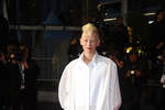 Тильда Суинтон на премьере ленты «Три тысячи лет желания» вышла на красную дорожку в наряде Alaia