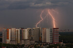 Молния во время грозы в Москве, 12 июля 2025 года