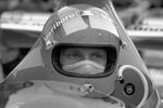 <b>Ники Лауда (22 февраля 1949 – 20 мая 2019) </b> Австрийский автогонщик, трехкратный чемпион мира в классе Формула-1. На его счету было 25 побед на этапах Гран-при, а на пьедестал австриец поднимался 54 раза. До конца жизни Лауда практически не снимал красную фирменную кепку, скрывавшую его многочисленные шрамы, которые он получил в страшной аварии в 1976 году на трассе Нюрбургринг во время Гран-при Германии
