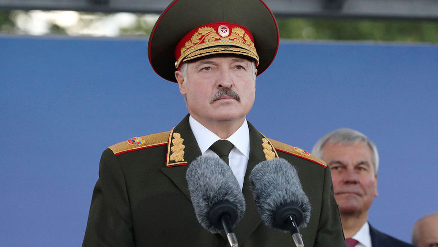 «Время непростое»: Лукашенко сменил военное руководство страны
