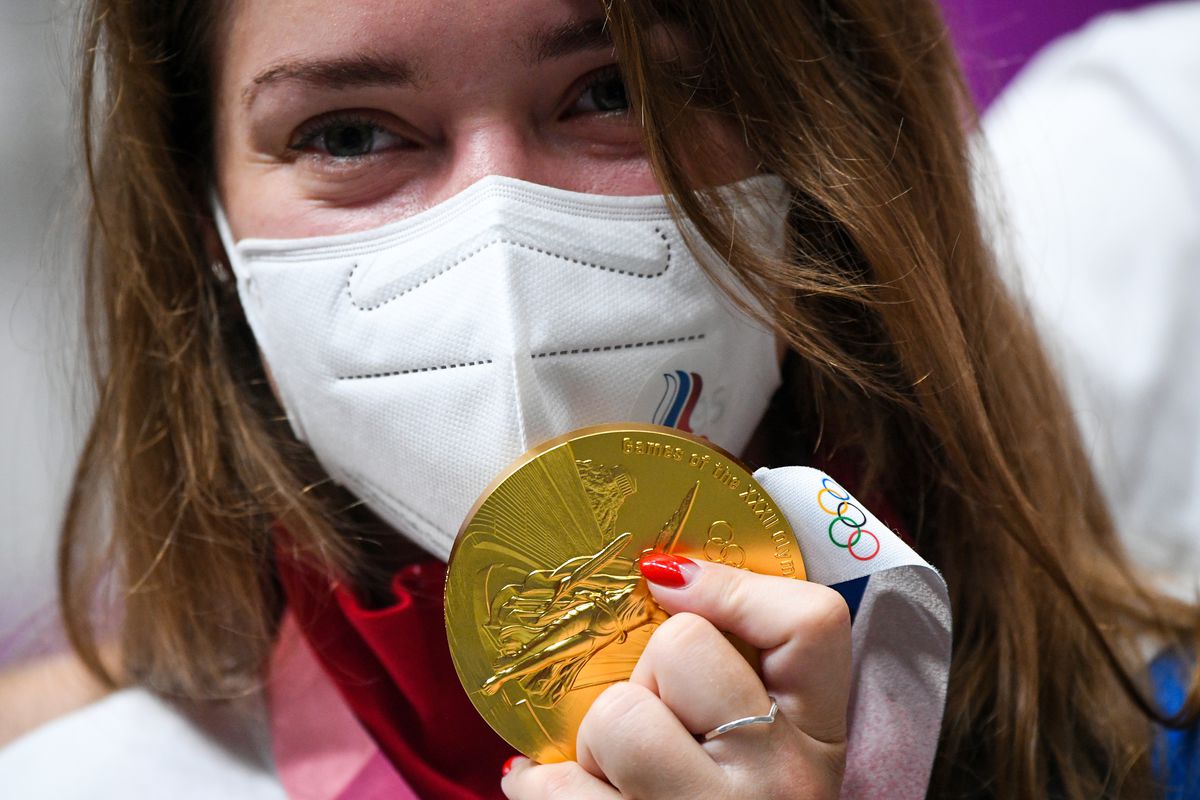 Российская спортсменка, член сборной России (команда ОКР) Виталина Бацарашкина, завоевавшая золотую медаль в соревнованиях по стрельбе из пневматического пистолета с 10 метров среди женщин на XXXII летних Олимпийских играх в Токио.