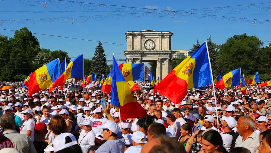 Несколько тысяч жителей Молдавии вышли на протест против роста цен