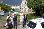 Французская полиция около собора Нотр-Дам в центре Париже, где неизвестный напал на правоохранителей с молотком
