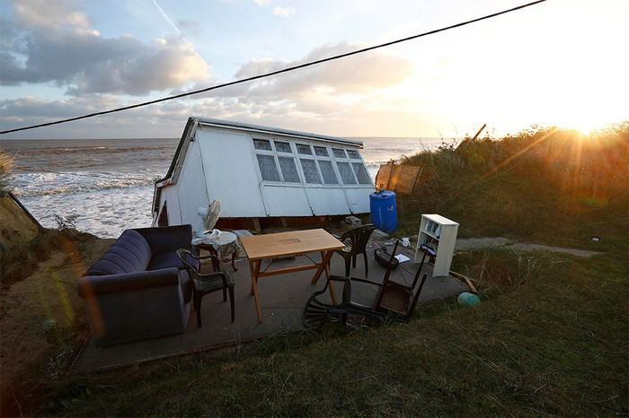 Дом, обрушившийся во время шторма на&nbsp;побережье Великобритании