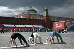 Дети занимаются спортом на Красной площади, 11 мая 2023 года