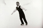 Будущий чемпион мира родился в наукограде Королеве и уже в пять лет начал заниматься фигурным катанием, со временем выбрав главную дисциплину всей своей жизни — танцы на льду.