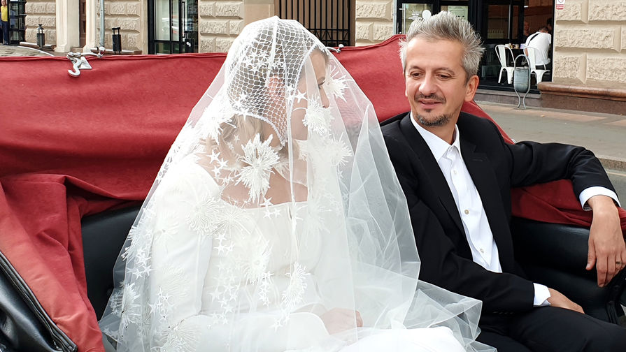 Богомолов научил Собчак московским свадебным традициям