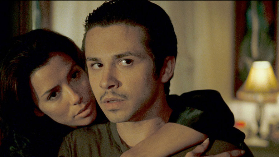 Ева Лонгория и Фредди Родригес в фильме «Крутые времена» (2005)