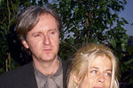 Актриса Линда Хэмилтон с мужем, режиссером Джеймсом Кэмероном на премьере фильма «Правдивая ложь», 1994 год