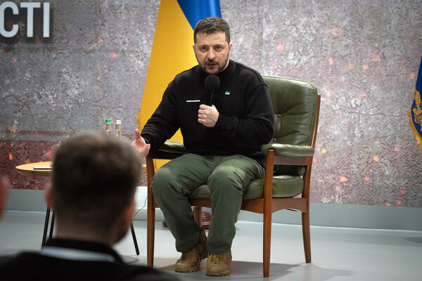 Владимир Зеленский во время пресс-конференции в Киеве, Украина, 24 февраля 2023 года