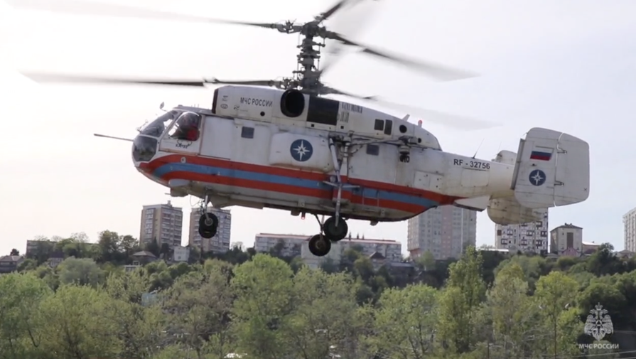 Baza: вертолет с двумя новорожденными совершил аварийную посадку в Иркутской области