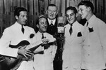 Фрэнк Синатра (первый справа) в ансамбле Hoboken Four, 1935 год