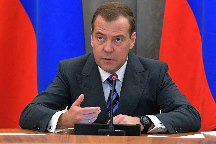 Медведев оценил зависимость российского научного приборостроения от импорта 