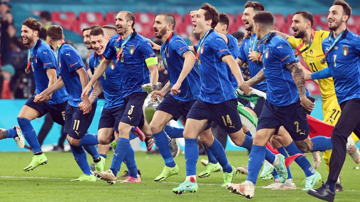 Футбол играл италия. Сборная Италии 2021. Сборная Италии по футболу 2021 евро. Сборная Италии чемпион Европы. Англия Италия финал евро 2020.