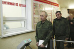 Владимир Путин и начальник Генерального штаба Вооруженных сил РФ Валерий Герасимов на одном из пунктов управления курской группировкой войск, 12 марта 2025 года