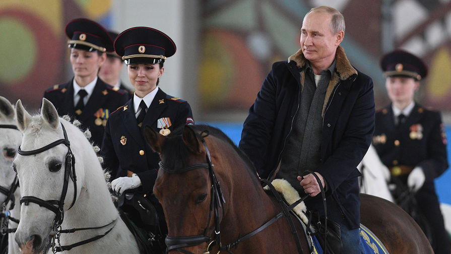 Президент России Владимир Путин во время посещения Первого оперативного полка полиции Главного управления МВД России по Москве, 7 марта 2019 года