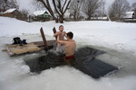 Ярославль. Мужчина с сыном окунаются в купель во время празднования Крещения на реке Векса, 19 января 2023 года