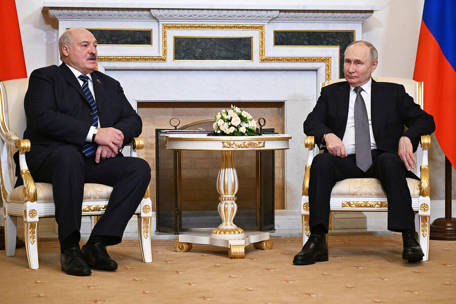 Президент РФ Владимир Путин и президент Белоруссии Александр Лукашенко во время встречи в Санкт-Петербурге, 28 января 2024 года
