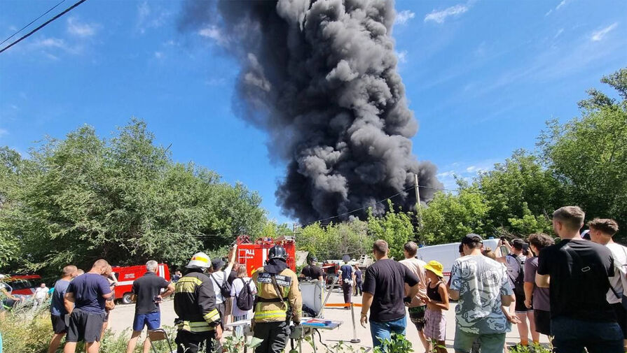 Площадь пожара в Волгограде увеличилась до 1000 квадратных метров