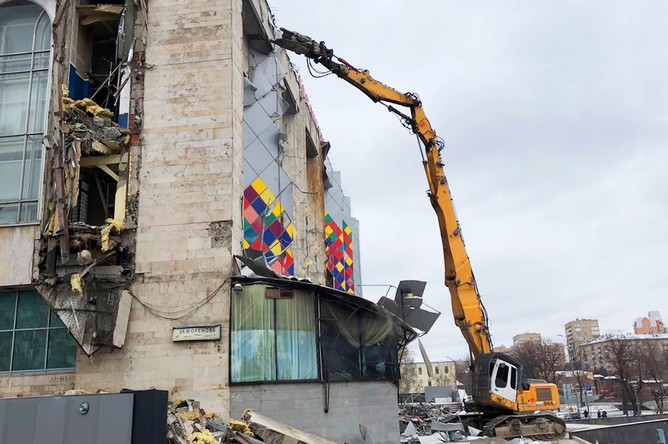 Снос киноцентра «Соловей» на Красной Пресне в Москве, 4 декабря 2019 года