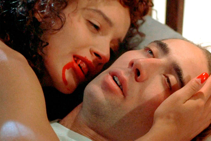 Кадр из фильма «Поцелуй вампира» (1988)