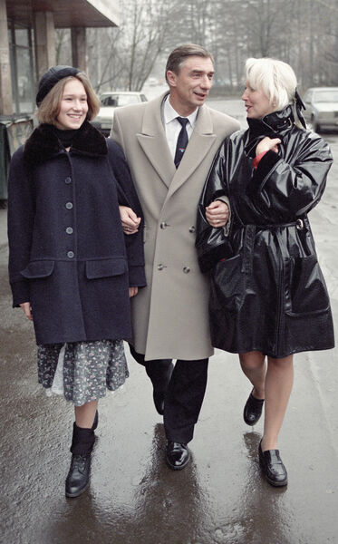 Георгий Ярцев с&nbsp;дочерью и женой, 1996&nbsp;год