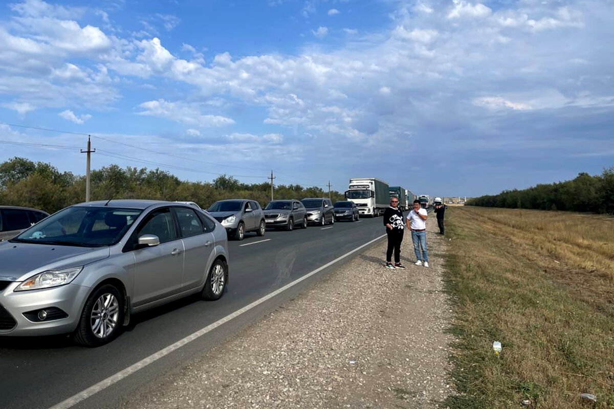 Москвич прошел 30 километров пешком, чтобы попасть в Казахстан - Газета.Ru  | Новости