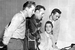 Джерри Ли Льюис, Карл Перкинс, Элвис Пресли и Джонни Кэш на репетиции в Мемфисе, 1956 год