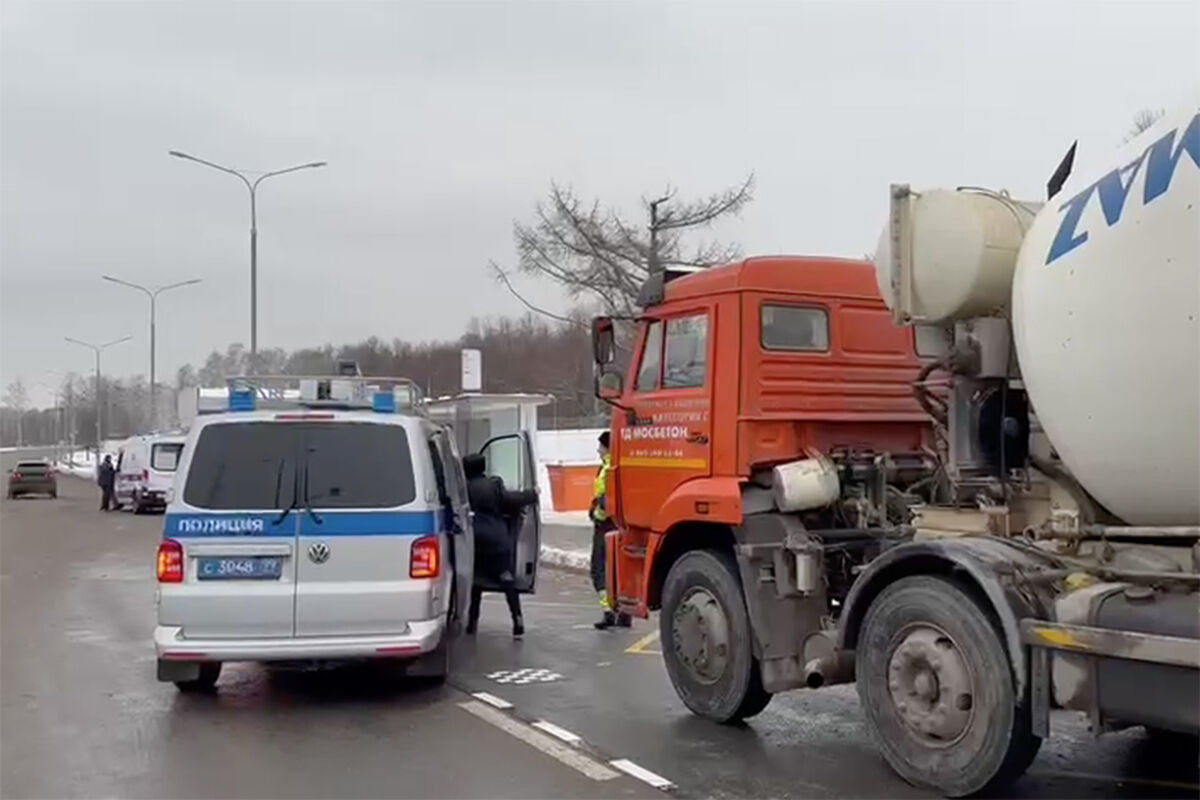 Водителя бетономешалки, наехавшего на 10-летнюю девочку в Москве, задержали  - Газета.Ru | Новости