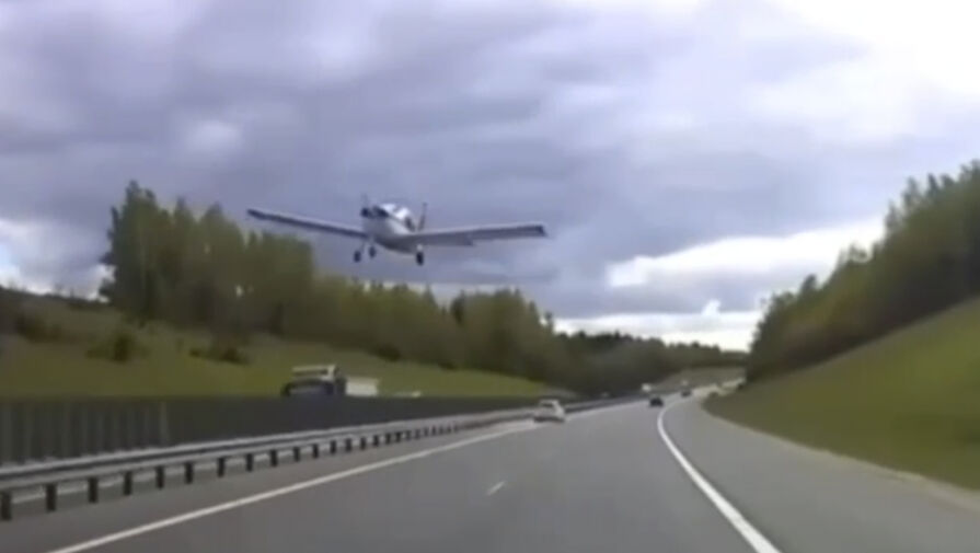 Росавиация начала расследование инцидента с самолетом над трассой в Подмосковье