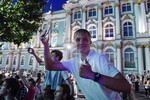 Выпускники на празднике «Алые паруса» в Санкт-Петербурге, 28 июня 2024 года
