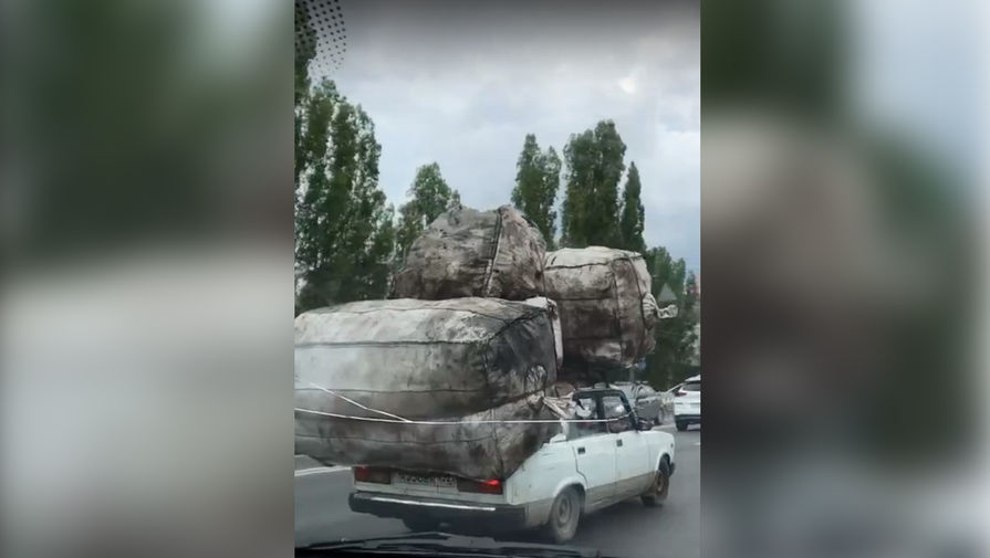 В Нижегородской области водитель нагрузил Жигули в стиле африканского автобуса