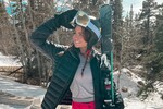 Будущая мисс США Одри Экерт во время отдыха на лыжном курорте в марте 2022 года