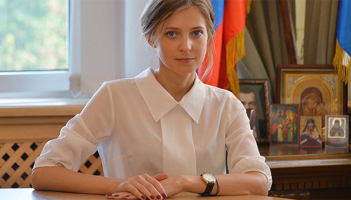 Прокурор Республики Крым Наталья Поклонская в своем рабочем кабинете