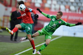«Локомотив» играет с «Рубином» в чемпионате России по футболу