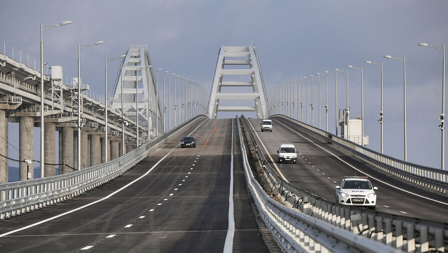 По Крымскому мосту возобновили движение автомобилей
