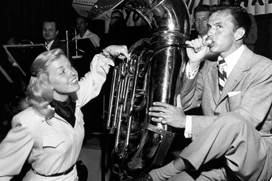 Певица и актриса Дорис Дэй и Фрэнк Синатра, 1940-е
