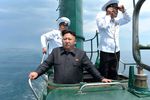 Ким Чен Ын лично проводит маневры подводной лодки 