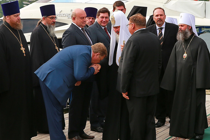Патриарх Московский и всея Руси Кирилл во время церемонии встречи на&nbsp;пристани города