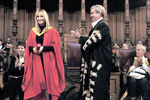 Джоан Роулинг получает почетную докторскую степень Эдинбургского университета, 2004 год