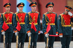 Военнослужащие во время военного парада на Красной площади, посвященного 72-й годовщине победы в Великой Отечественной войне