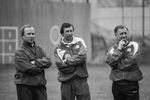 Главный тренер сборной России Павел Садырин, его помощники Юрий Семин и Борис Игнатьев (слева направо) в 1993 году
