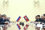 Глава МИД России Сергей Лавров и глава МИД КНДР Ли Ен Хо во время встречи в Пхеньяне, 31 мая 2018 года