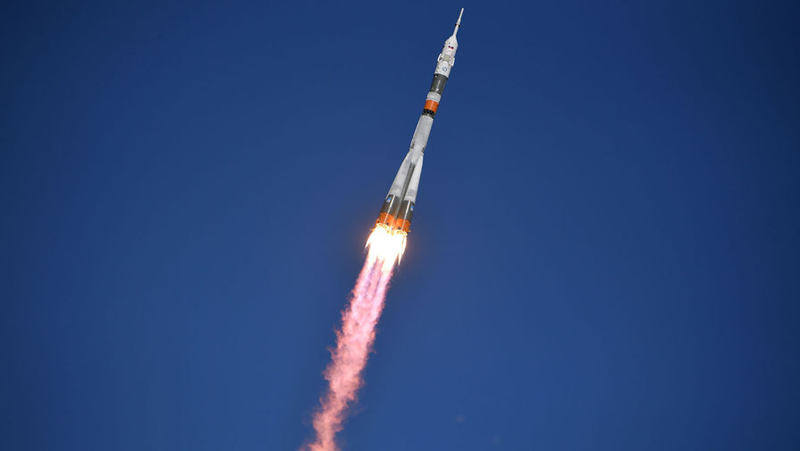 Ракета-носитель «Союз-ФГ» с пилотируемым кораблем «Союз МС-10» после старта со стартового стола первой «Гагаринской» стартовой площадки космодрома «Байконур», 11 октября 2018 года